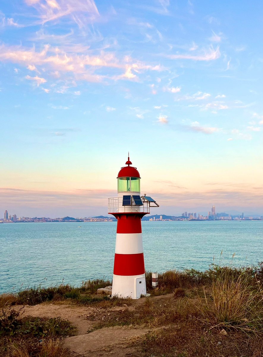 SouleymaneTam14's tweet photo. Just finished a coastal road trip! Stopped at a tiny lighthouse for a golden hour pic—salt in the air, perfect way to wrap up the weekend. https://t.co/KWGq52sV5I