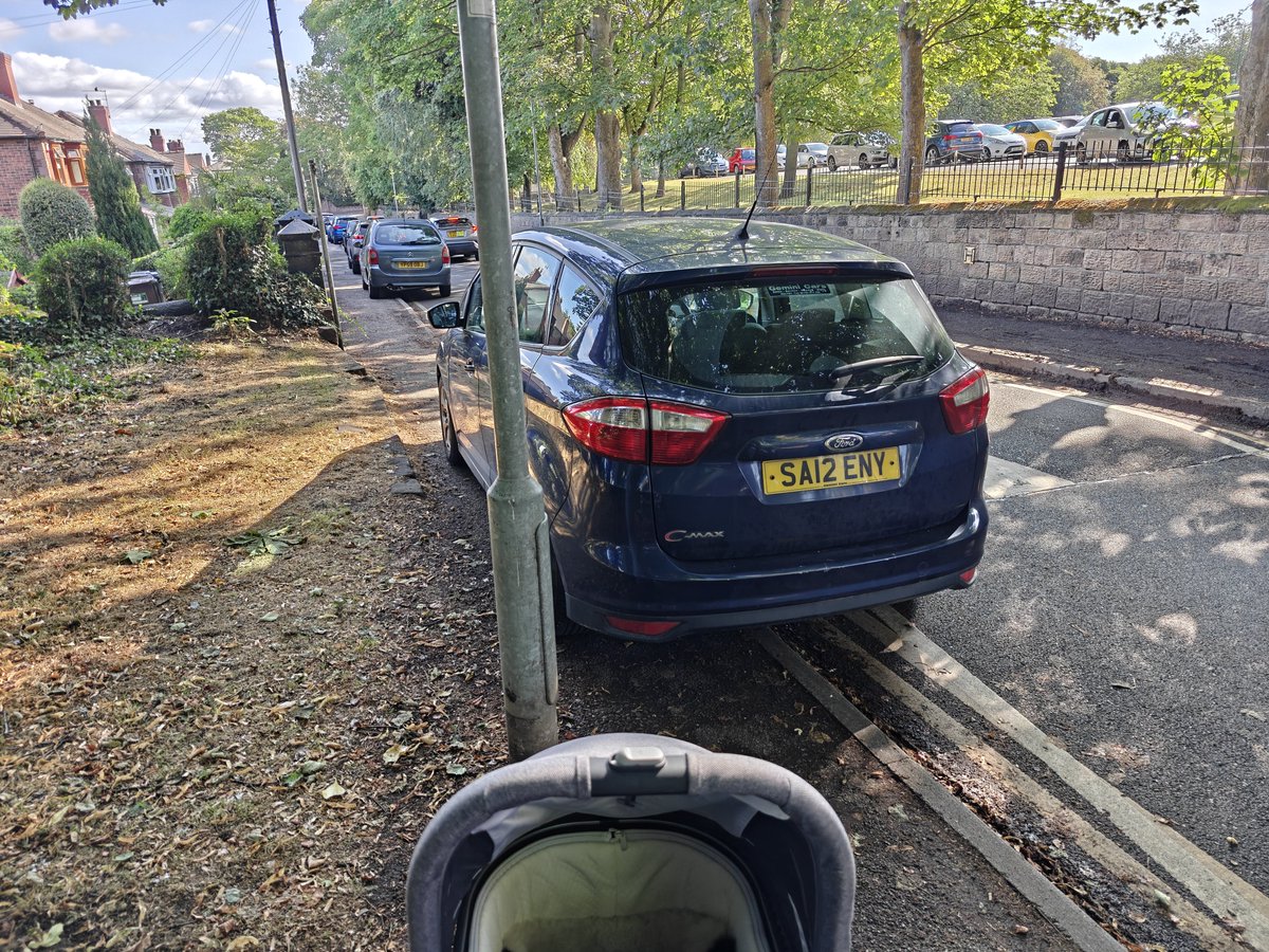 elevensixtyfour's tweet photo. @ThomRothCol @RMBCPress I know you lot don't care/cant be arsed to deal with this problem from prior correspondence with parking services but if this isn't clear justification for stricter parking restrictions on this road I don't know what is. https://t.co/aEEv8efqMT
