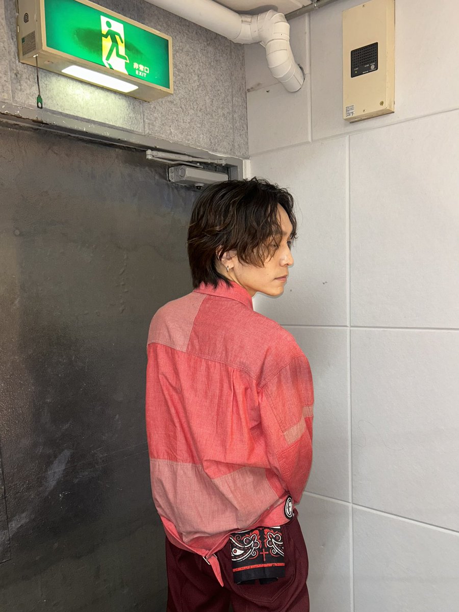alucard_show's tweet photo. 様々なアレンジができる大盤のバンダナです✔️
コウモリとクロスのモチーフ、さらにはRED&amp;BLACKがモチーフになっているので、【アルカドニアスペシャルナイト】に着用していくのもおすすめです🦇

・バンダナ
 ※バンダナは「THE ALUCARD SHOW」の会場でも販売を予定しています。¥2,500 https://t.co/98G1e4Ltjx