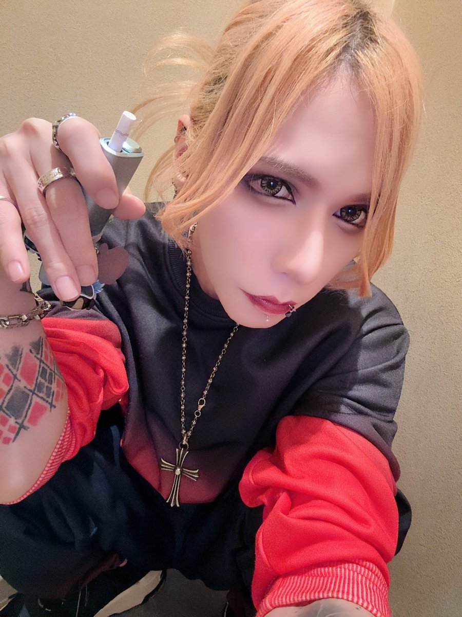 vo_emiru's tweet photo. LIVEまで後9日
天啓セラフとは
どんなバンドか謎ですよね ·͜·
自分もまだあんまわかってないぜ ·͜·

ただ言える事は最高の楽曲って事だけは自信持って言えます✨
是非聴いて見てもらいたいですな ·͜· https://t.co/7Un1u1yLye