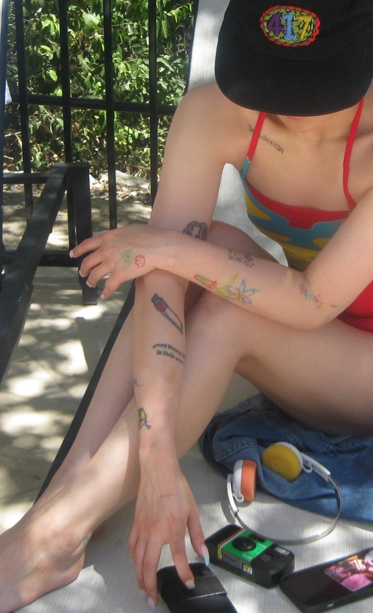 binarius_'s tweet photo. Agree ako dun sa twt ng isang kmoo. 

Jung Wheein has so many tattoos scattered all over her body, but it doens't look messy, instead it's such a beautiful harmonious work of art.

She's a masterpiece ngani https://t.co/igNY6dUDj6