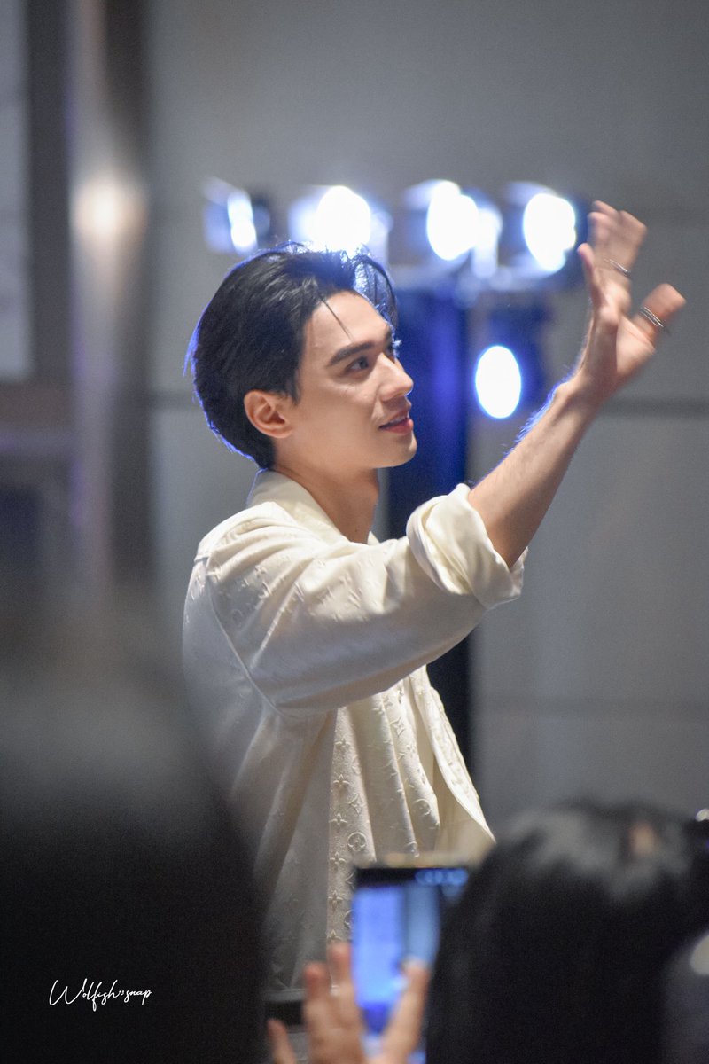 wolfish13snap's tweet photo. 260821 Baby, you shine brighter than everything around you ✨

HAPPY HARIT DAY 2026
#27thHBDKENG
#HappyKengDay
#KengHarit https://t.co/HP4kIDMV1f