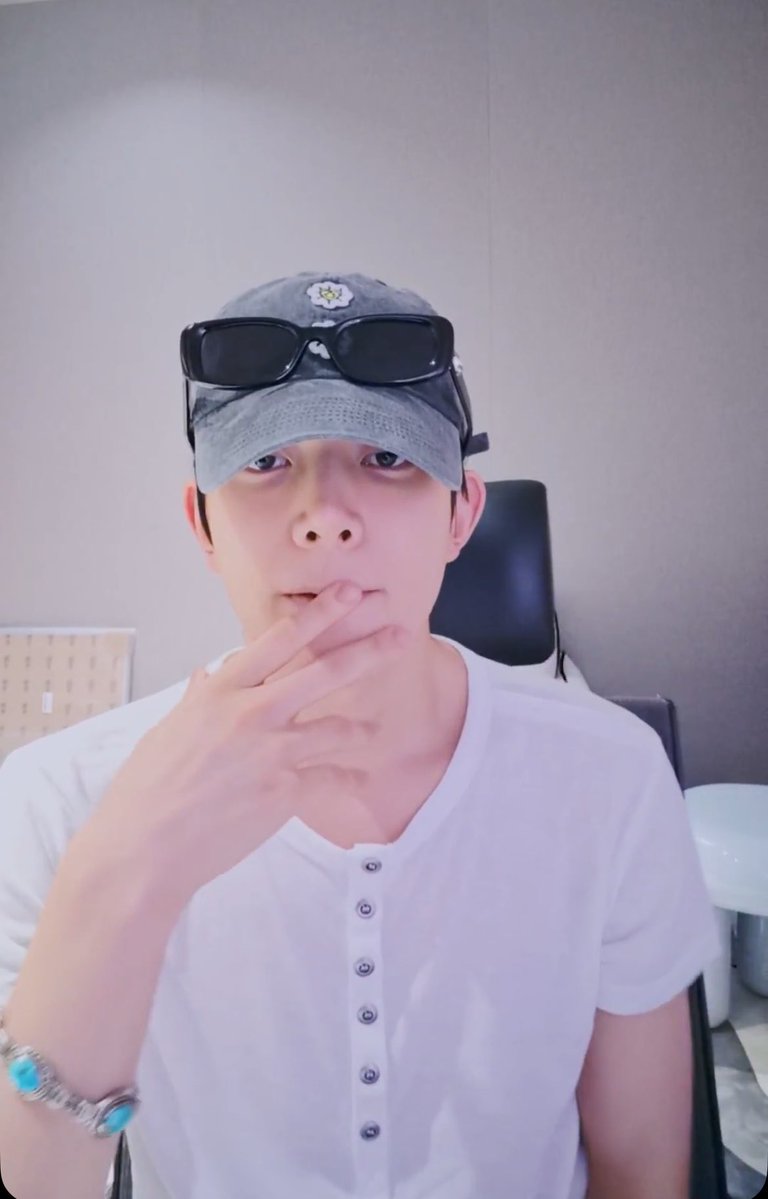 EVAN01ACE's tweet photo. OMG LEE HEESEUNG 😭😭😭😭😭 https://t.co/rlqGaA1smy