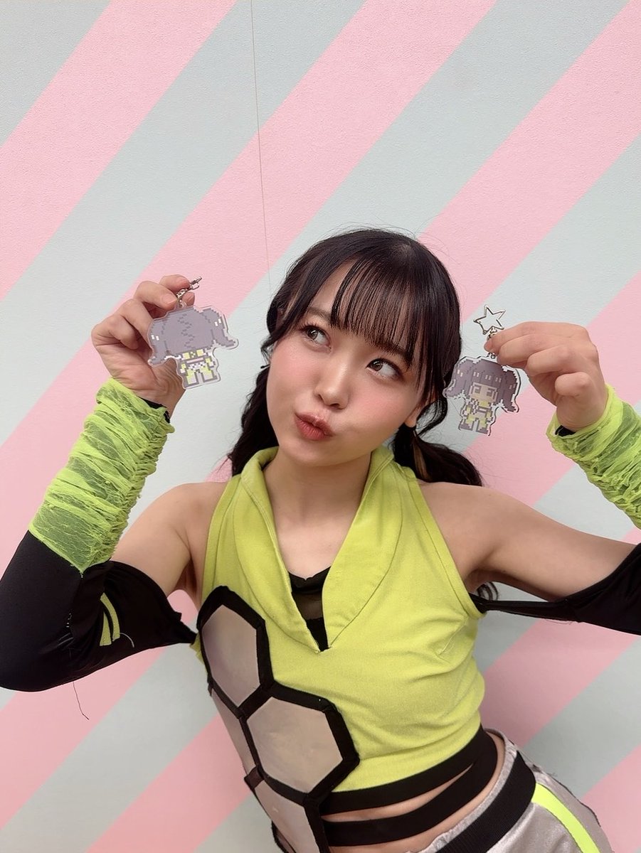 suzume_tjpw's tweet photo. 【8.23後楽園発売📢🐝】

🆕SUZUMEドットイラスト
アクリルキーホルダー

両面印刷のアクキーですっ
もうすぐデビュー7周年！！これからもいっしょに過ごしてほしいので、アクキーつけていつでもどこでも連れてってね🫶🏻

(表側には保護フィルムがついているのではがしてください！)

#tjpw https://t.co/EFQIl6afzi