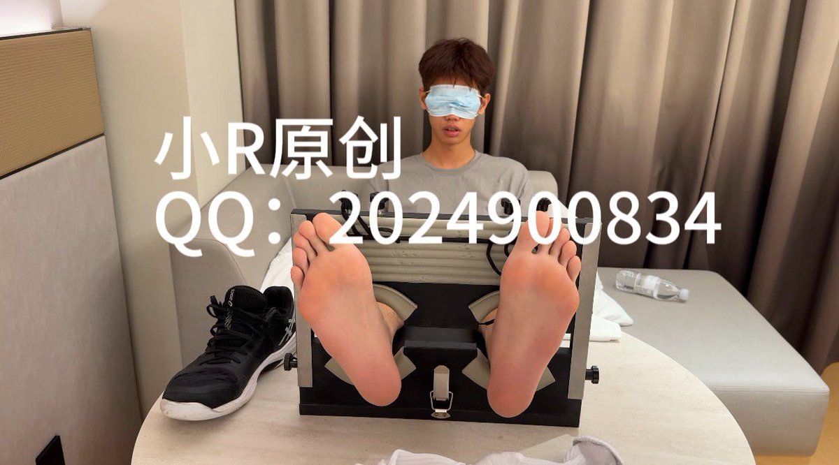 xiaortickle's tweet photo. #tk #白袜体育生 
圈外一米九45.5码排球体育生
时长46分钟 售价不到一张
包含足枷，上半身，腿部上半身超级敏感，需要的加🐧购买 https://t.co/VYT2J1yROv