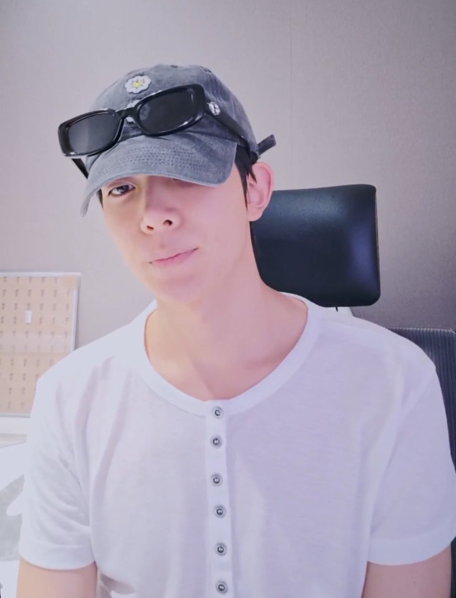 evanfolder's tweet photo. [260821]

EVAN is now Live on Weverse! 🌟

#EVAN #에반 #HEESEUNG #희승 https://t.co/51Hy04FgQh
