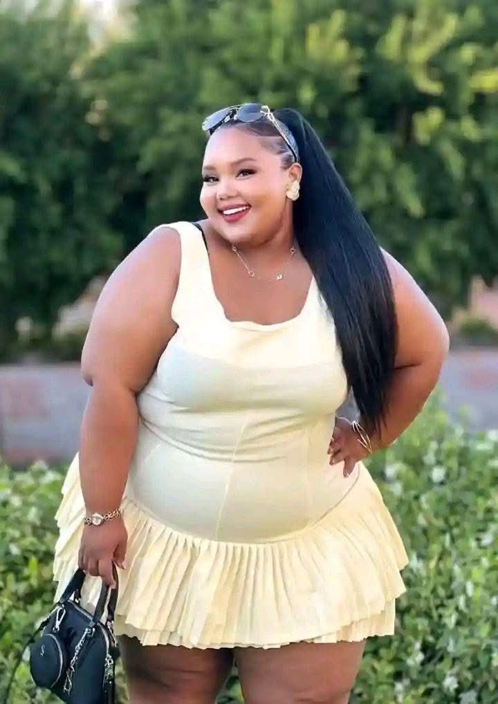 BbwMaturity's tweet photo. 11:11
#ShowUpBeautiful
She is exquisitely beautiful and charming 🔥❤️ https://t.co/AveY2MDnTZ