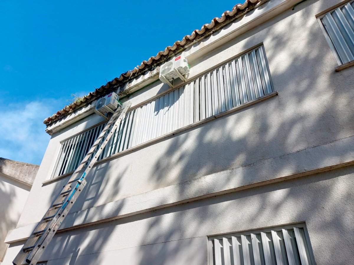 CadizJunta's tweet photo. 🏫 @EducaAnd licita obras de renovación de cubiertas y cornisas en el IES Sierra de Líjar de #Olvera por 358.000 €

👉Trabajos de reparación de los desperfectos ocasionados por el tren de borrascas 

#PlanAndalucíaActúa https://t.co/454T429YXR