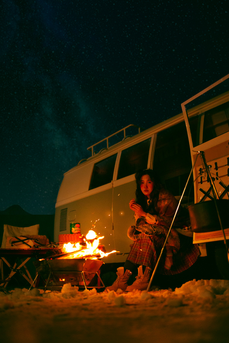 hythmaldyb2's tweet photo. Golden hour by the campfire, s’mores in hand and stars above. This is exactly the slow weekend reset I needed  #CampingVibes #OutdoorJoy https://t.co/N3D4RQOxj3