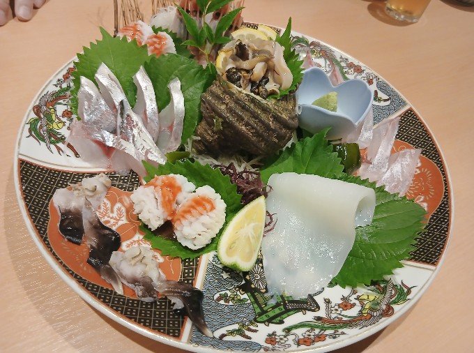 miwanomnom's tweet photo. お盆に帰省して、大分駅から少し歩いた場所にある海鮮が美味しい居酒屋『呑酒家』(どんちゃか)さんへ行ってきました🍶
とにかくお料理が美味しー🤤✨
これぞ九州❗️って感じの甘い卵焼き、プリプリ新鮮なお刺身🐟
もちろん、大分名物とり天も絶品でした🐔
#大分名物
#どんちゃか
#とり天
#居酒屋 https://t.co/YNdo2Ahfev