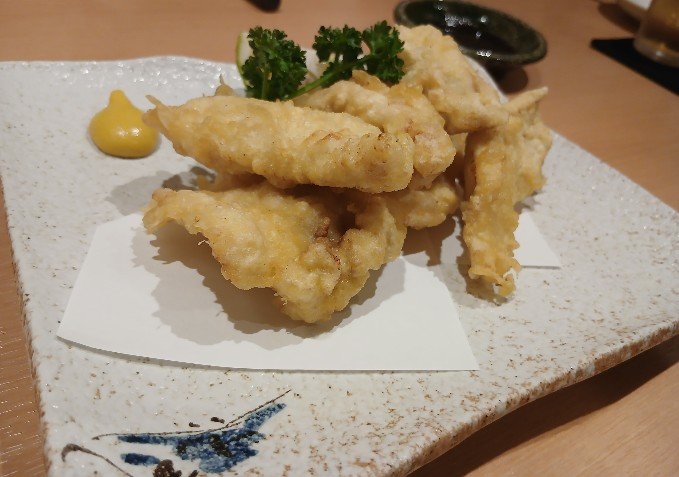 miwanomnom's tweet photo. お盆に帰省して、大分駅から少し歩いた場所にある海鮮が美味しい居酒屋『呑酒家』(どんちゃか)さんへ行ってきました🍶
とにかくお料理が美味しー🤤✨
これぞ九州❗️って感じの甘い卵焼き、プリプリ新鮮なお刺身🐟
もちろん、大分名物とり天も絶品でした🐔
#大分名物
#どんちゃか
#とり天
#居酒屋 https://t.co/YNdo2Ahfev
