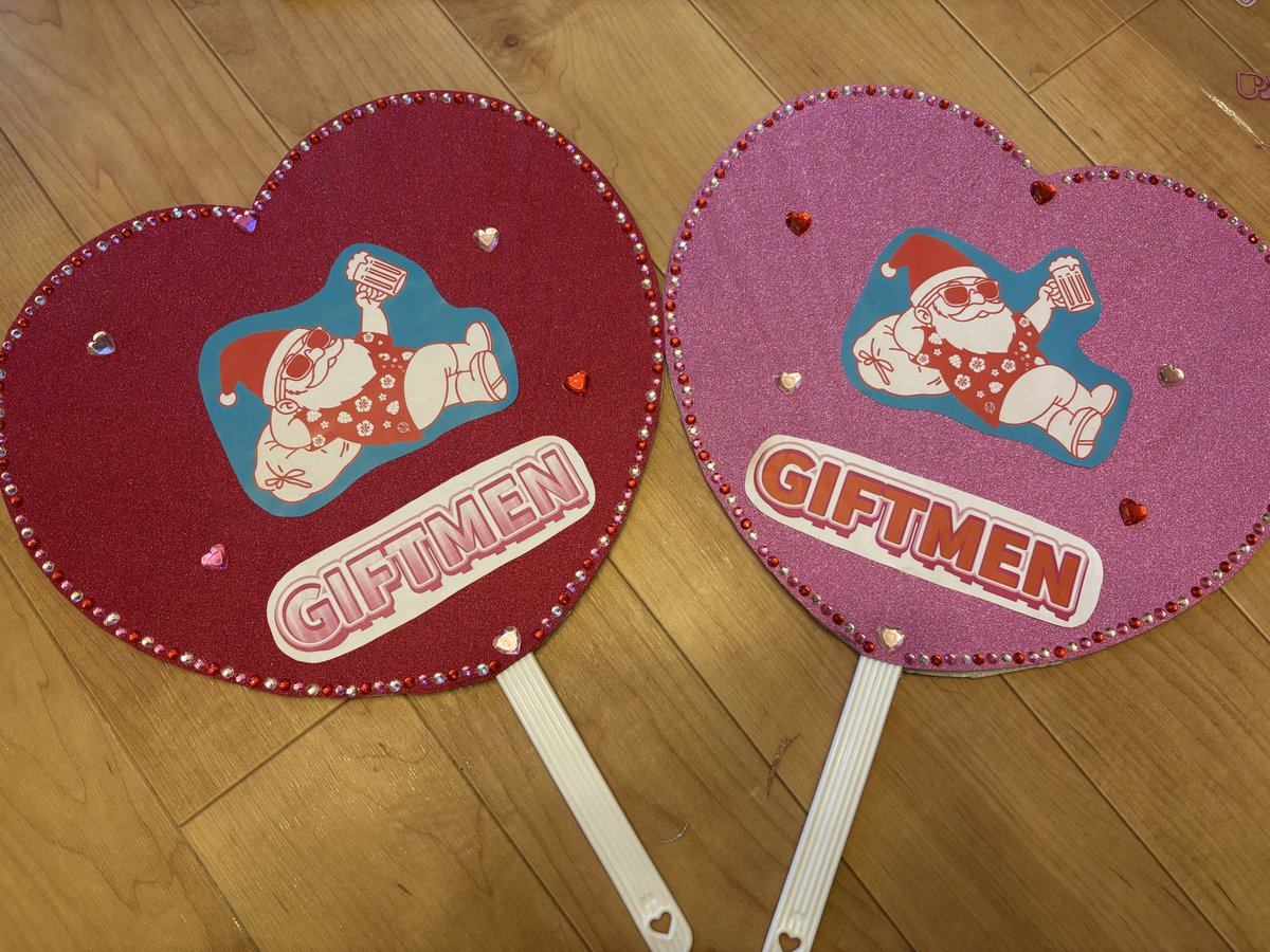tomomitterRTW's tweet photo. ギフトメンの推しうちわ完成🫶♡きゃわいすぎ〜あおいちゃんと一緒に行く🥰たのしみ〜！ https://t.co/CVYzYbk6PM