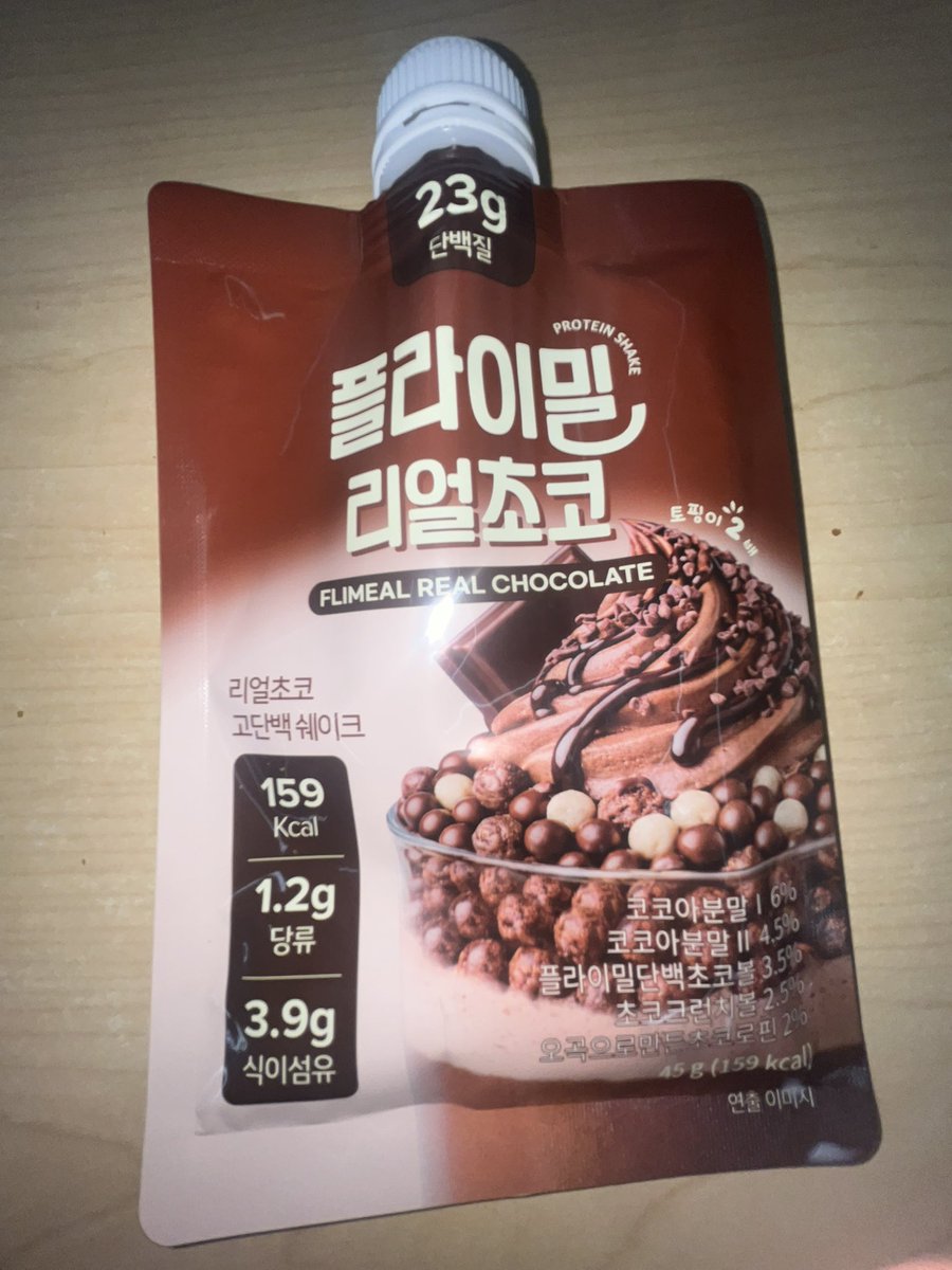 internetensi's tweet photo. 나 단쉐 이것저것 많이 무뎌봣는데 초코맛은 보통 특유의 단뱃질맛..?그런게 많이 나서 별론데 플라이밀 리얼초코< 이ㅅㄲ 그냥 개찐하고 초코쉐이크먹는거같이 맛잇음🧑‍🩰🧑‍🩰추천해여 https://t.co/4xQ7YIURjc