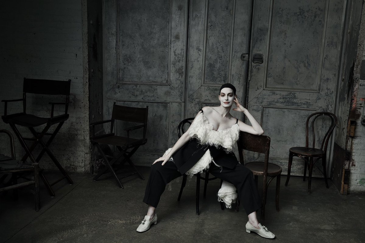 annehathawaybr's tweet photo. Anne Hathaway fotografada por Norman Jean Roy para Vogue China. https://t.co/lh1g2np1CM