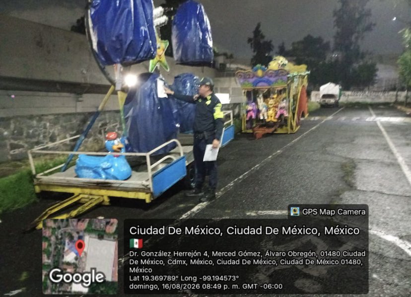 burritofestival's tweet photo. @LopezCasarinJ
@AlcaldiaAO 
@SSC_CDMX 
@observseguridad 

Nuestro reconocimiento a la gran labor de los Oficiales de Tránsito por el retiro de autos abandonados, chatarra y vandalizados  sobre la vía pública Rio  Mixcoac Oriente y otras vialidades en Lomas de Plateros y aledañas https://t.co/qtyVrFsEuk