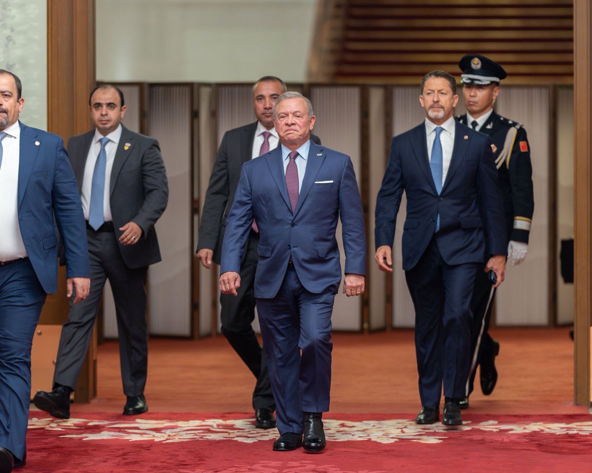 RHCJO's tweet photo. جلالة الملك عبدالله الثاني يلتقي في بكين رئيس اللجنة الدائمة للمجلس الوطني لنواب الشعب الصيني تشاو لجي، ويبحث سبل تعزيز الشراكة الاستراتيجية بين #الأردن و #الصين https://t.co/2h7MsdHRwc
