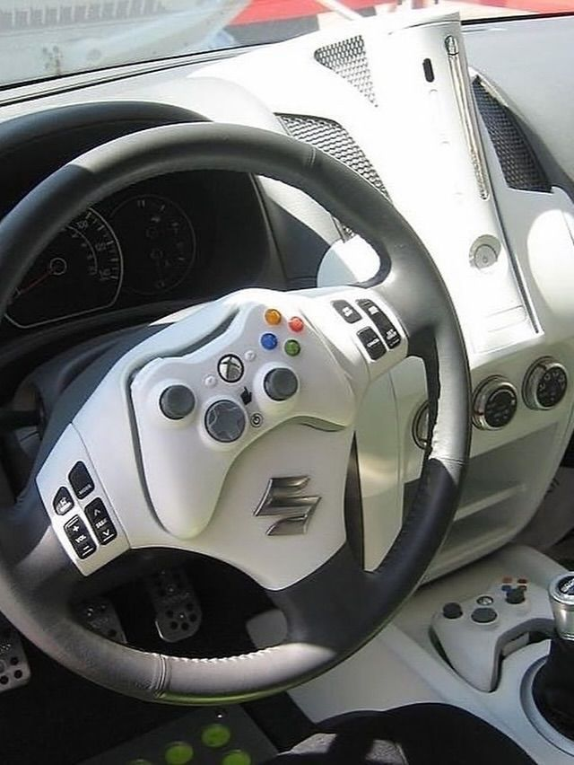 pccomponentes's tweet photo. Qué título le pondrías al mando de Xbox que adaptó Suzuki? https://t.co/9d1Mxpouia