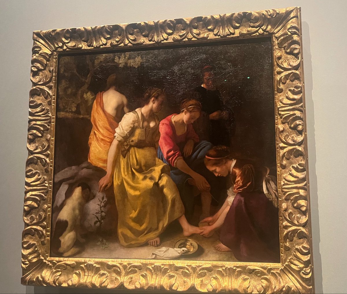 KOTOHAIWAMOTO's tweet photo. マウリッツハイス美術館館長さんの講演会のおかげで少し深く展示楽しめました。

しかし最後の部屋は事故が起きてもおかしくない感じがしました。
気分悪くなっても途中で抜けたり休憩は難しいです。
ちなみに私は写真撮ってる男性に肘鉄されましたもちろん謝罪なし( ^ω^ ) https://t.co/jCA77CtSOY