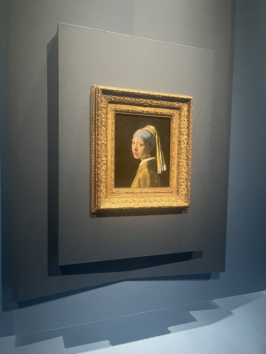 KOTOHAIWAMOTO's tweet photo. マウリッツハイス美術館館長さんの講演会のおかげで少し深く展示楽しめました。

しかし最後の部屋は事故が起きてもおかしくない感じがしました。
気分悪くなっても途中で抜けたり休憩は難しいです。
ちなみに私は写真撮ってる男性に肘鉄されましたもちろん謝罪なし( ^ω^ ) https://t.co/jCA77CtSOY