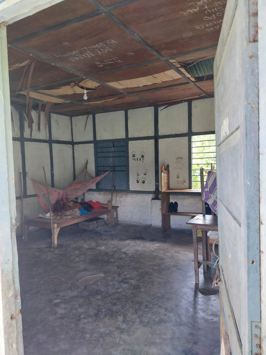 NatungBanta's tweet photo. These are hostel rooms of a govt middle school, Veo Village, Pijerang Circle, Pakke-kessang Dist. Children stay here. Can we have any better ?  @pasang_sona @BiyuramWahgeBJP @PemaKhanduBJP @hrw @Amitshah @narendramodi @BJP https://t.co/FNib79WFLm