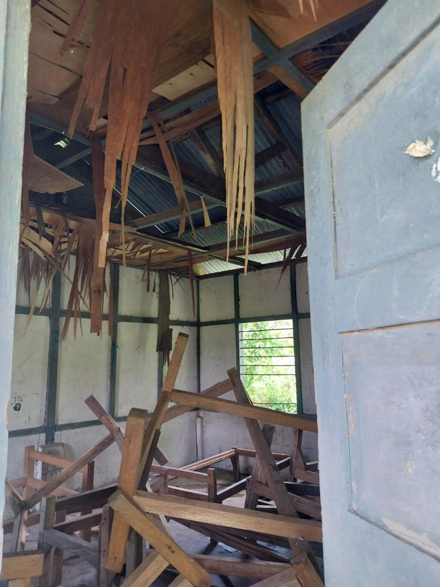 NatungBanta's tweet photo. These are hostel rooms of a govt middle school, Veo Village, Pijerang Circle, Pakke-kessang Dist. Children stay here. Can we have any better ?  @pasang_sona @BiyuramWahgeBJP @PemaKhanduBJP @hrw @Amitshah @narendramodi @BJP https://t.co/FNib79WFLm
