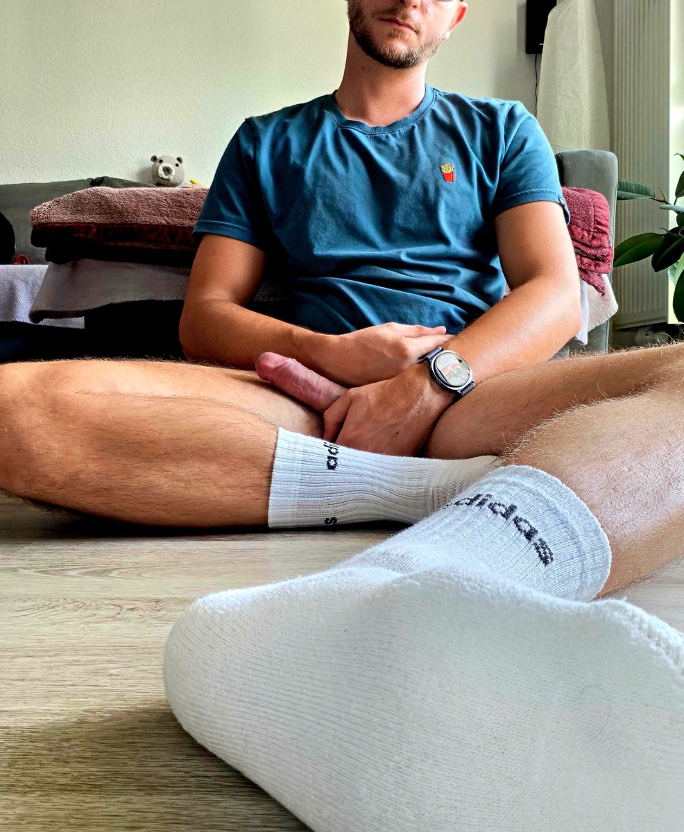 officialDan7K's tweet photo. 🥵😈

#gay #gayinsocks #socks #whitesocks #cock #friday https://t.co/9CtgdZ8UOL