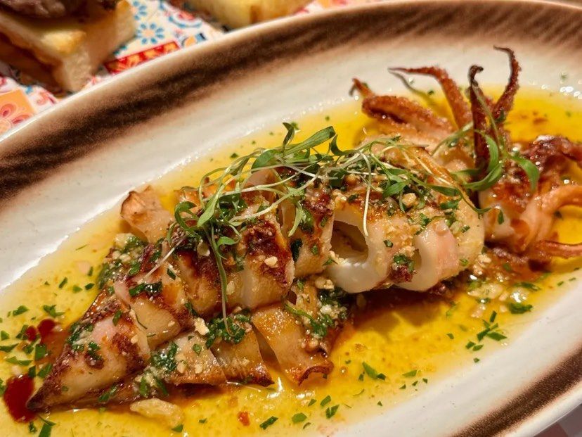 RileyAudenqc's tweet photo. Menú especial de Día de la Independencia: paella con chorizo criollo y flan de vainilla para celebrar con los nuestros. Reserva ya! https://t.co/o5P0pa9OmW
