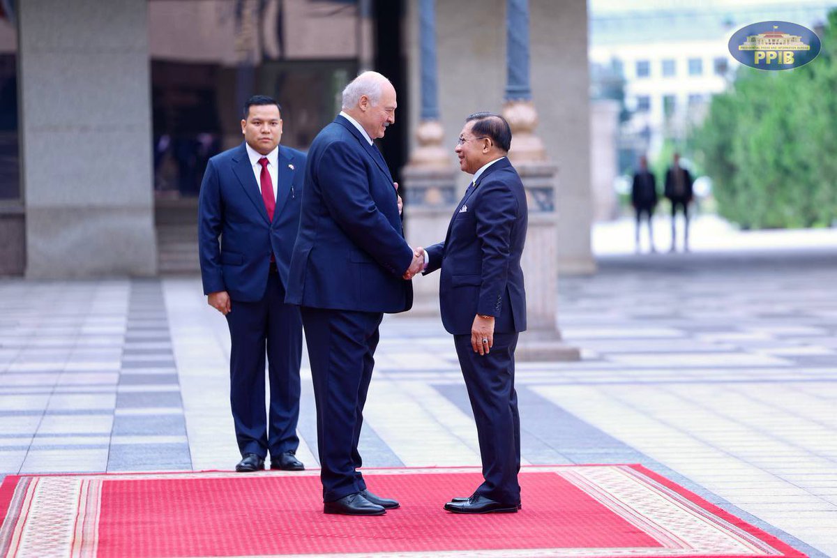 ppibofficialt's tweet photo. At the invitation of Belarusian President Alexander Lukashenko, President U Min Aung Hlaing, who is currently on an official visit to Belarus, was welcomed with a guard of honor at the Presidential Palace. https://t.co/sJBG2NscPd