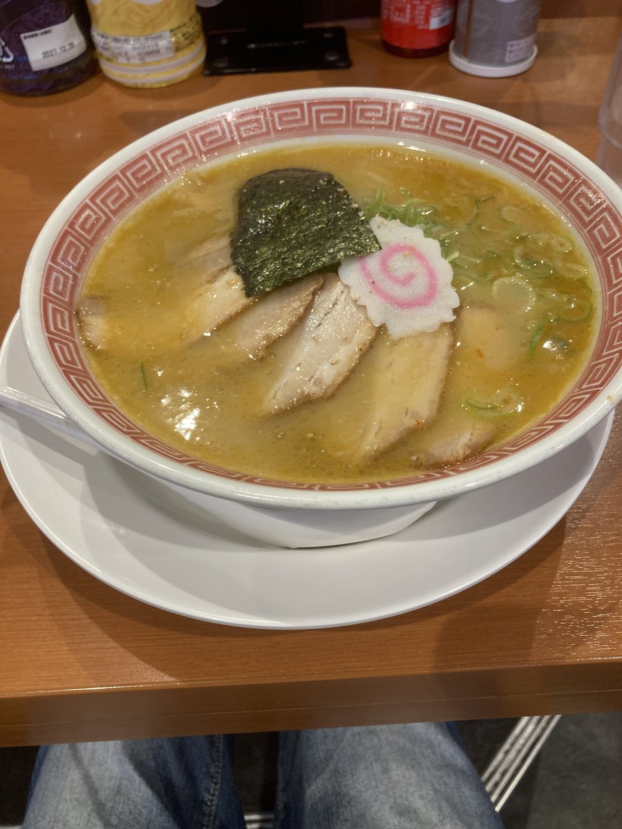 qxtlum's tweet photo. たべてきたよね https://t.co/payxw76xM9