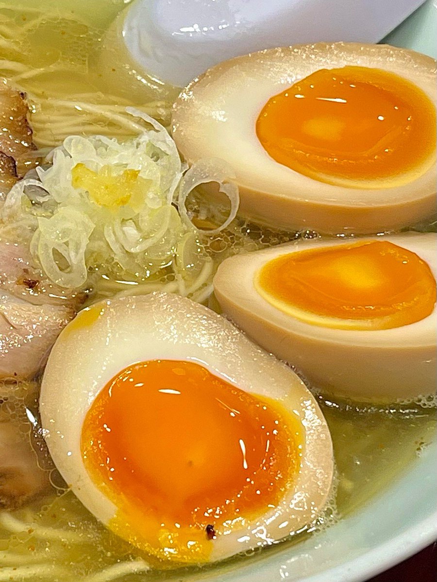 Amber30370845's tweet photo. Late-night craving hit—steaming ramen, soft-boiled egg, and warm sake, just like mom’s hug. https://t.co/WNkpqqoFu5