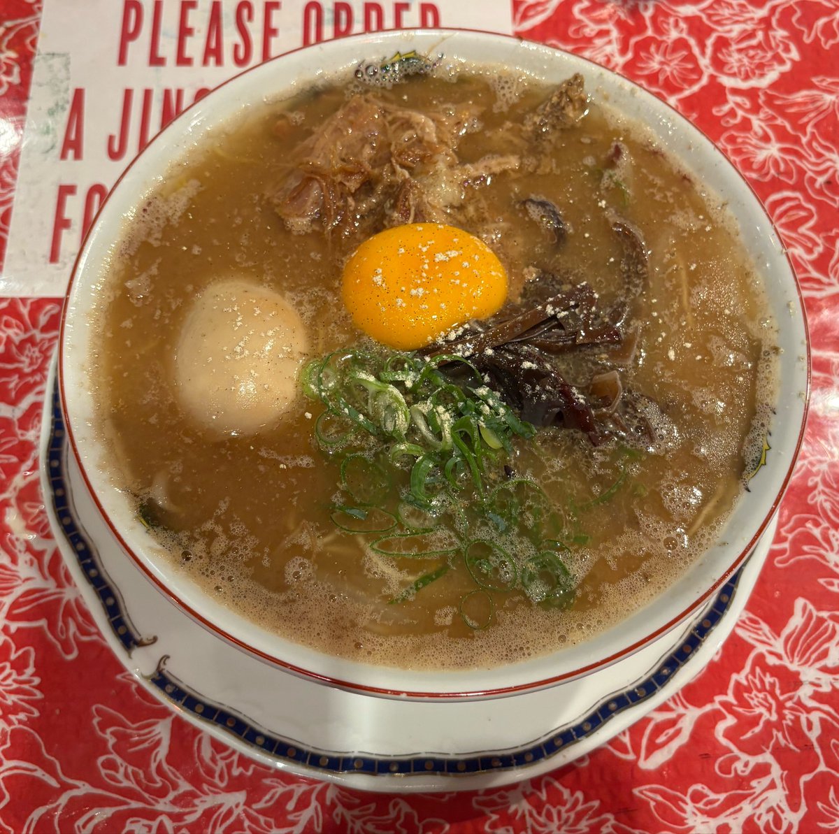 ra_men_niki's tweet photo. もうバレてしまっているようですが、渋谷にラーメン屋さんではないけど、メチャクチャ旨い熟成豚骨がある！

平日の昼しか食べれません‼️ https://t.co/WSHNDyxk1A