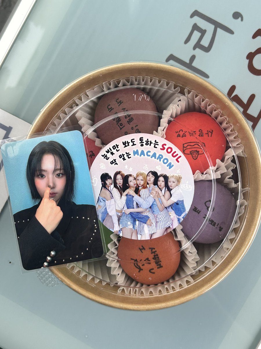 OBD_1020's tweet photo. 260821 뮤뱅 사녹후기 #조혜진

리허설 1번 본 녹화 3.5?번

중간마다 일부 딜레이가 있었지만 그래도 무대 세트도 너무 좋고 유 생일이여서 마지막 녹화전에 초록이 유 생일 축하해라고 외쳐달라고 해서 외침!

오늘의 역조공은 마카롱! #아워벌스데이   #OURBIRTHDAY   #OBD https://t.co/dS55dDCrKt