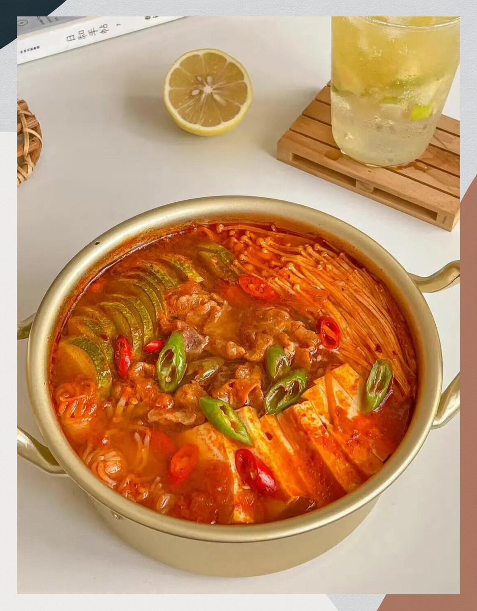 Sahdarullah1's tweet photo. Craving vibrant Korean jjigae Creamy gochujang stew packed with tender tofu, veggies and melt-in-your-mouth pork belly—comfort in every spicy, umami bite! https://t.co/wqOcCgwI7s