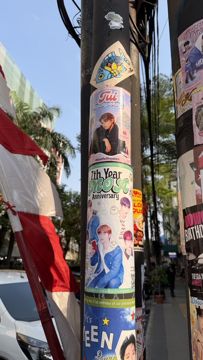 vairybeom's tweet photo. ⭐️ MOA 7th Anniversary Poster spotted around Blok M, Jakarta!

If you happen to see it while wandering around, don't forget to snap a pic and tag us 🤍

#TOMORROWXTOGETER #TXT #MOA #7YearsWithMOA #MOAAnniversary #BlokM https://t.co/WtLvROA8Z4