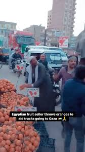 ishraqilab's tweet photo. même le vendeur d'orange du Caire doit avoir l'optimisme délusionnel (ou plutôt le husn al-dhann et le tawakkul) que ses oranges peuvent changer le cours des choses car Allah place la réussite dans la cause qu'il veut

Si chacun à son échelle individuelle doit avoir l'optimisme délusionnel que ses simples actes du quotidien peuvent renverser l'ordre des choses dans toutes les situations d'injustice dans le monde et essayer autant loin que possible dans ses capacités