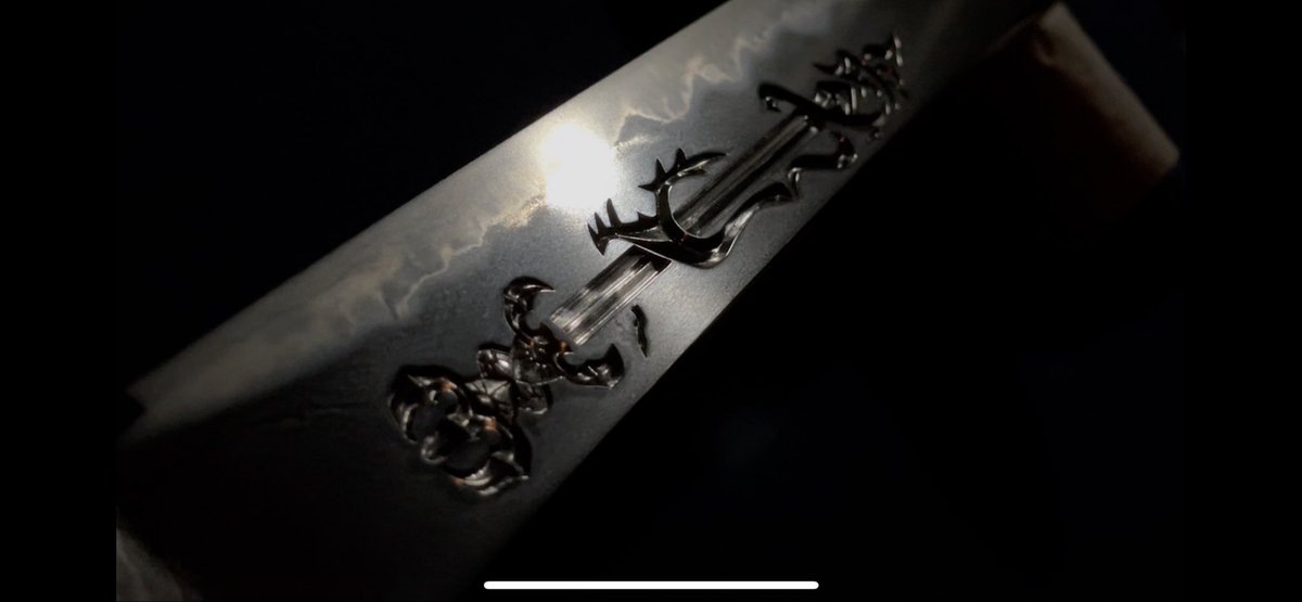 EyQdHLzTIfuXuQj's tweet photo. 今回この短刀でお守り刀展にて新人賞を頂けたことにより

・日本美術刀剣保存協会
・刀剣文化振興協会
・刀匠会
の３つのコンクール全てで新人賞を獲得したことになります！

新人賞コンプリートです✌️
掲げた目標の一つを達成しました😁 https://t.co/I9QBR2Bmk5