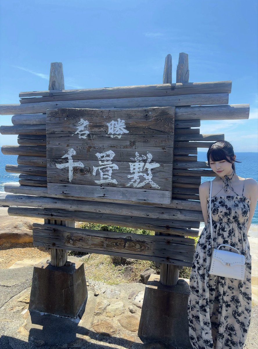 oxepox's tweet photo. 真っ青なきれいな海見て夏感じてきた🌊☀️さいこう https://t.co/B7l0dOeQP5