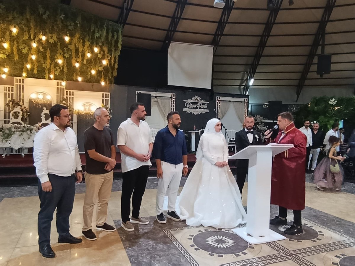 AKPartiAtakum_'s tweet photo. 📌Çamlıyazı Mahalle Başkanımız Mustafa ile Rüveyda kardeşimizin bu güzel ve anlamlı günlerinde yanlarında olmaktan büyük mutluluk duyduk. 

Nikâhlarına şahitlik ederek mutluluklarına ortak olduk.

#AKParti
#Atakum https://t.co/87xomPe364