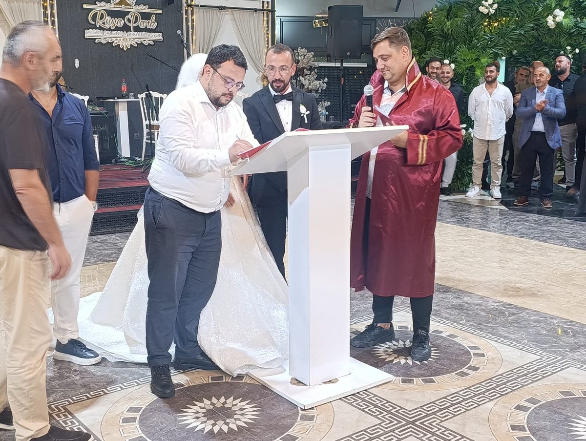 AKPartiAtakum_'s tweet photo. 📌Çamlıyazı Mahalle Başkanımız Mustafa ile Rüveyda kardeşimizin bu güzel ve anlamlı günlerinde yanlarında olmaktan büyük mutluluk duyduk. 

Nikâhlarına şahitlik ederek mutluluklarına ortak olduk.

#AKParti
#Atakum https://t.co/87xomPe364
