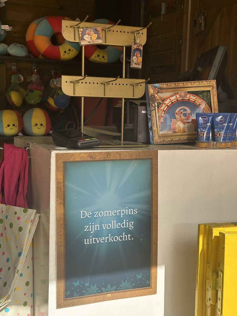WonderWienerr's tweet photo. De Max en Moritz zomer pin is uitverkocht. #efteling https://t.co/bC7MSqCRtO