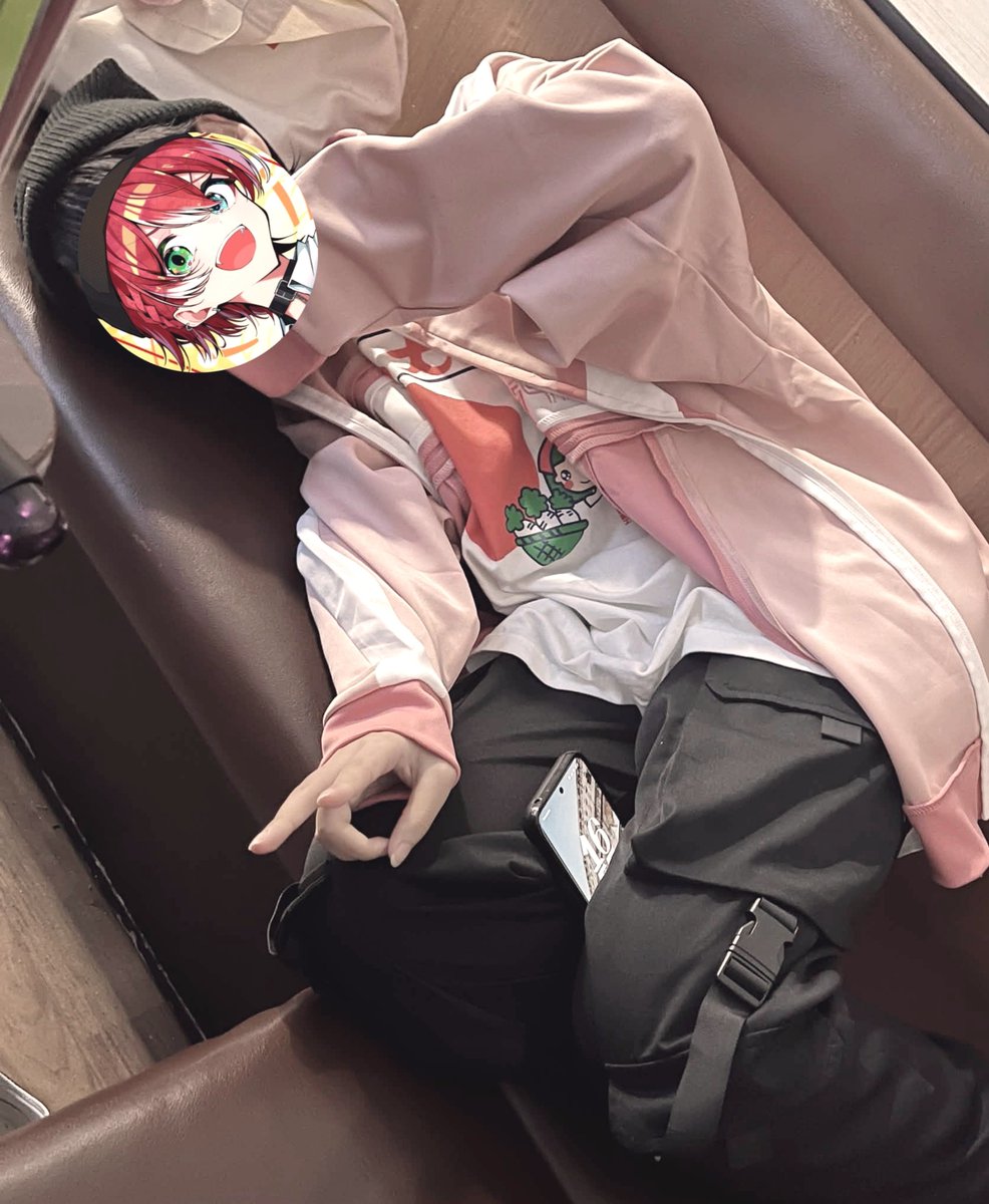 sansei_sub3's tweet photo. ライブ終わり暑くてダウンしていたおれ https://t.co/DqTdWAlGUb