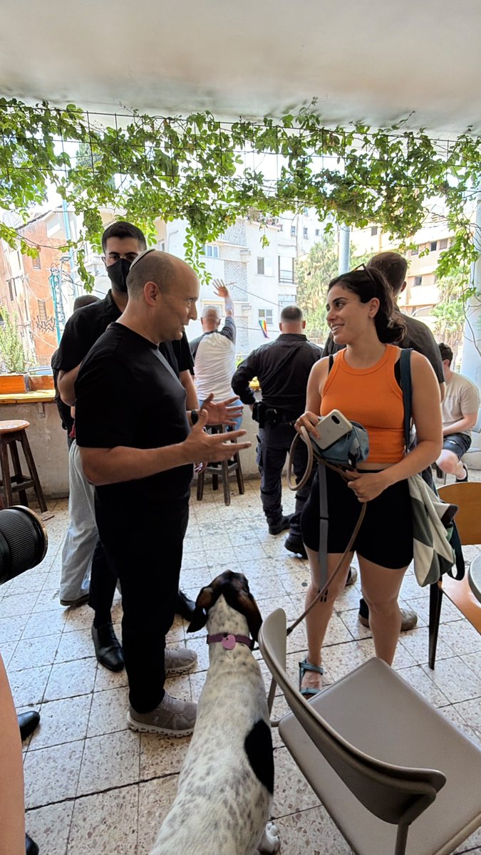 naftalibennett's tweet photo. עכשיו בשוק תלפיות, עם האנשים הטובים של חיפה. חם כאן, טעים כאן ומלא בישראלים שרוצים לתקן ביחד איתנו את ישראל🇮🇱 https://t.co/KT5cr6yAY9