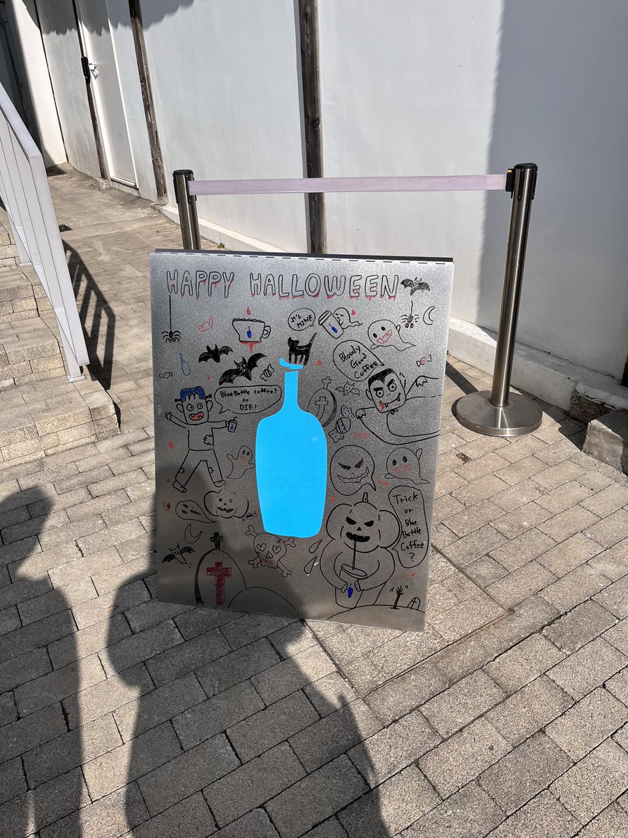 Mel_kirakira's tweet photo. Blue Bottle สาขานี้สวย
สาขาข้างๆ เคียงบกกุง
เห็นวิวหลังคาแบบ Hanok 
สั่ง take away กินนอกร้านสถานเดียวนะคะ

จริงๆไปมาหลายที่ สาขาแรกที่กินเลย คือ สาขา Roppongi ใกล้มหาลัยเพื่อน น่าจะ 8 ปีที่แล้ว 😱

#BlueBottle https://t.co/RA490IvJZl