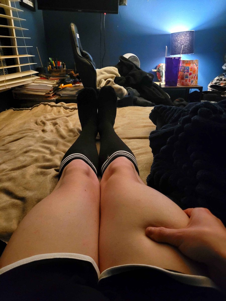 Loomi_Tube's tweet photo. "A thigh pic a day keeps the doctor away" 😜
#femboy #thigh #femboi #gay #cute #thick #twink https://t.co/nyhnE0aLXd