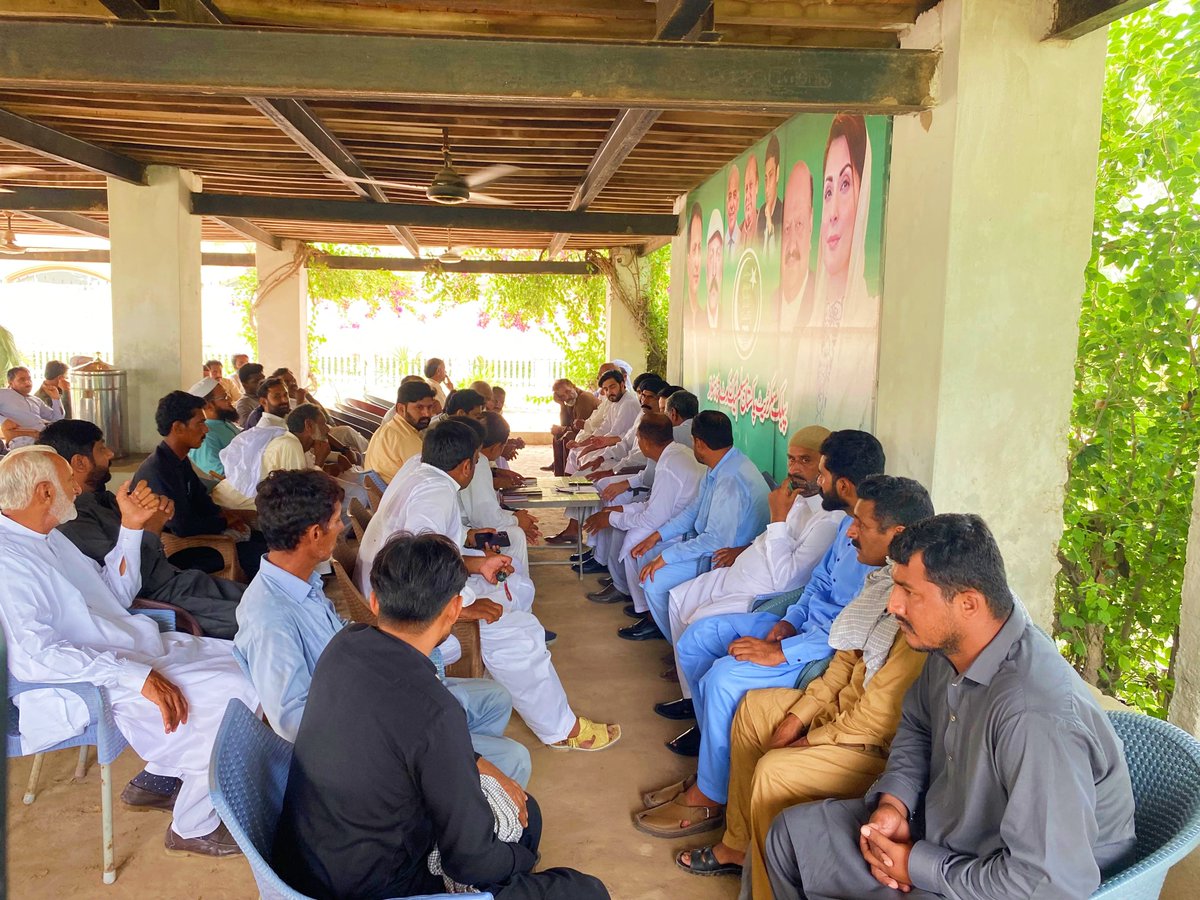 MNAMohsinRanjha's tweet photo. پبلک سیکرٹریٹ کوٹ شاہنواز میں حلقہ بھر سے آئے معزز دوستوں سے ملاقات کی، ان کے مسائل اور مشکلات سنیں اور ان کے فوری حل کے لیے متعلقہ اداروں کو ضروری اقدامات کی ہدایات جاری کیں۔
عوام کی خدمت، مسائل کا حل اور اپنے حلقے کے لوگوں کے ساتھ ہر وقت رابطہ ہماری اولین ترجیح ہے۔
#MNR #MohsinRanjha #NA83 #PMLN #Sargodha