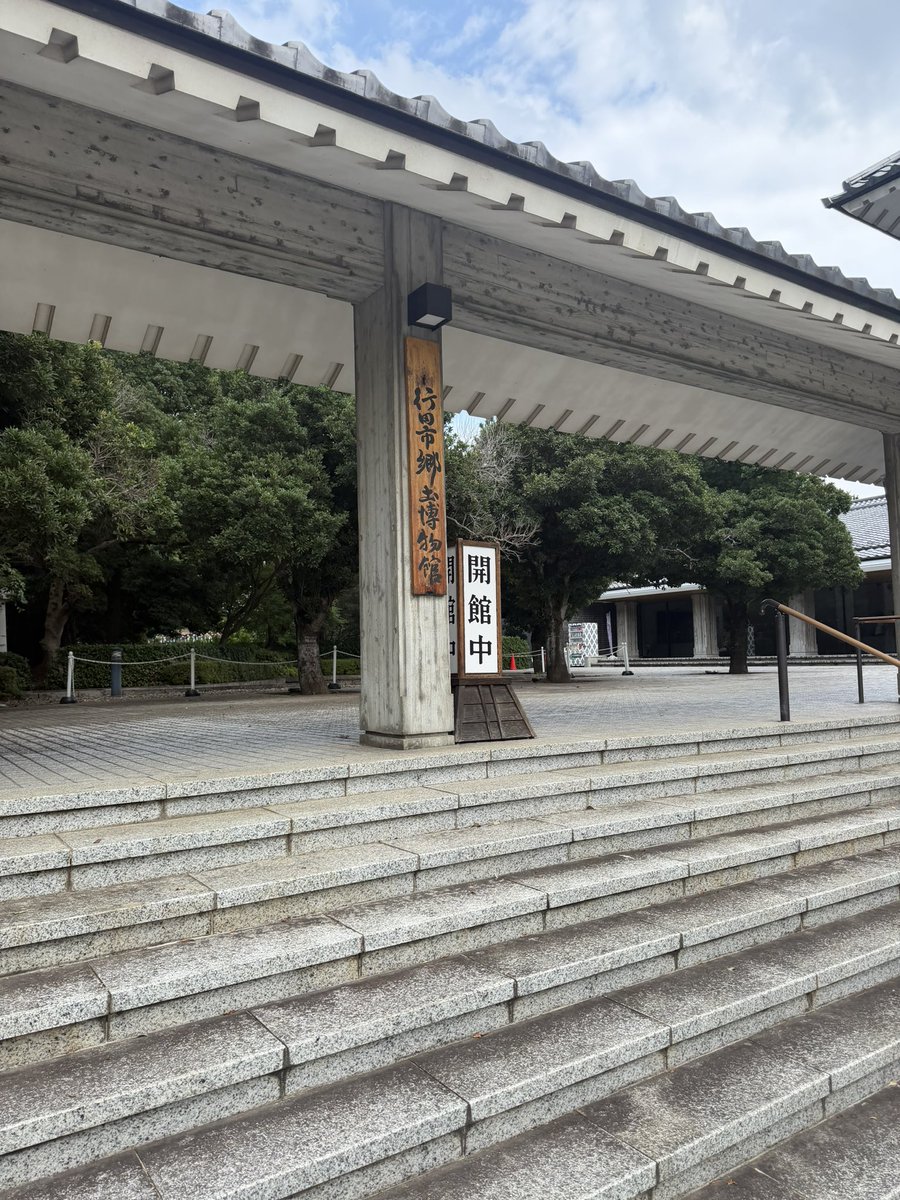 aho_train's tweet photo. 行田市と熊谷市2枚の
マンホールカードを回収。

熊谷市のムサシトミヨ版は
設置が籠原駅で遠い。

あちこちに設置されてたりするのか？？
そういう情報まで網羅してる所ないかなー

カードだけじゃなくて
現物も見たいよねー https://t.co/DaMWWVN6Z7