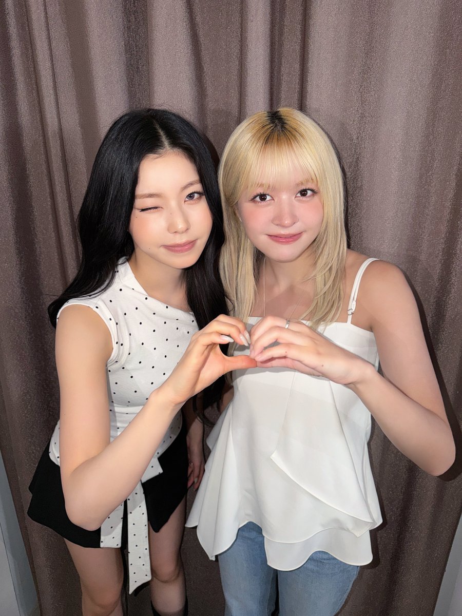 NMIXX_official's tweet photo. [📸] #MIXX_ARCHIVE | PICK NMIXX

.  🤳  .  *
˚₊‧✩‧₊˚ 📖 💭 📼 📖 ˚₊‧✩‧₊˚

EP.1 ➫ https://t.co/g00uAbZRD8
EP.2 ➫ https://t.co/mrEbQ4m4ET

#NMIXX #엔믹스 https://t.co/SpsLogdLLJ