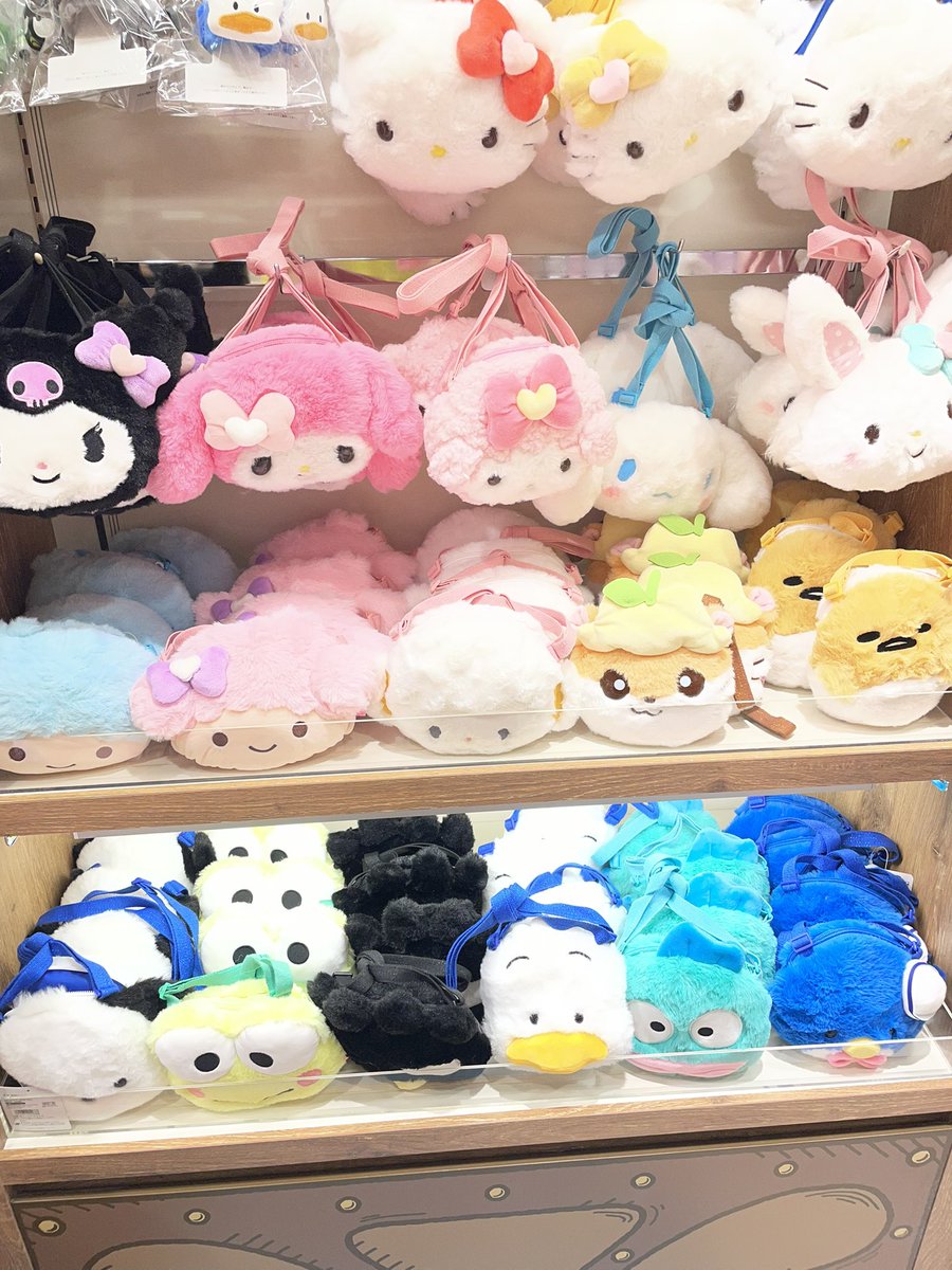 treeofapple2's tweet photo. #サンリオピューロランド 北山くん、もってぃーが楽しく買い物してたお土産屋さん！？❤️💚　#北山宏光　さん　#基俊介　くん　#北山チャンネル　#IMP. https://t.co/dbGvB4Y8oT