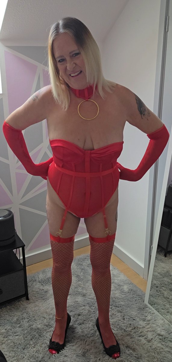 TimeTemptress's tweet photo. 🔥 RED fishnet Friday. Somebody get me SOME 😅🤣 fireman 😈. 💋 https://t.co/i0AIJsH7ql