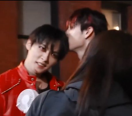witch1vy's tweet photo. the chan urge to always kiss/ sniff Leeknow’s head https://t.co/KBvFQtIHbn